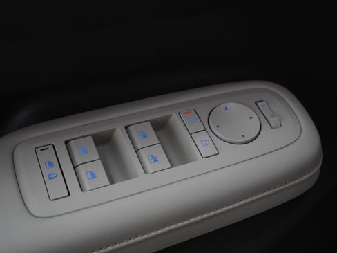 Used 2025 Hyundai Santa Fe SEL image 25