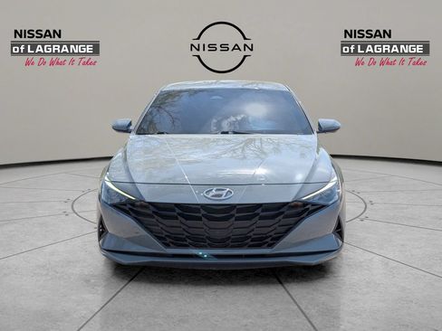 Used 2022 Hyundai Elantra SEL w/ Cargo Package FWD image 2