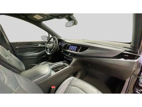 Used 2023 Buick Enclave Essence image 5