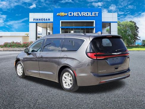 Used 2022 Chrysler Pacifica Touring-L image 5