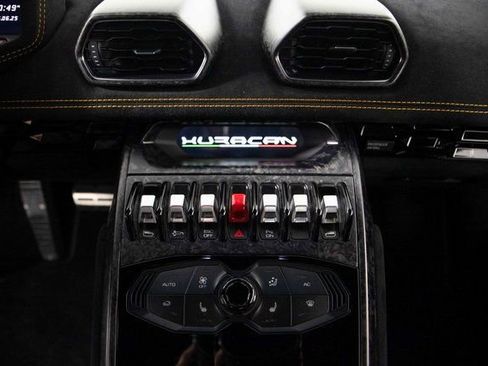 Used 2018 Lamborghini Huracan Performante image 18