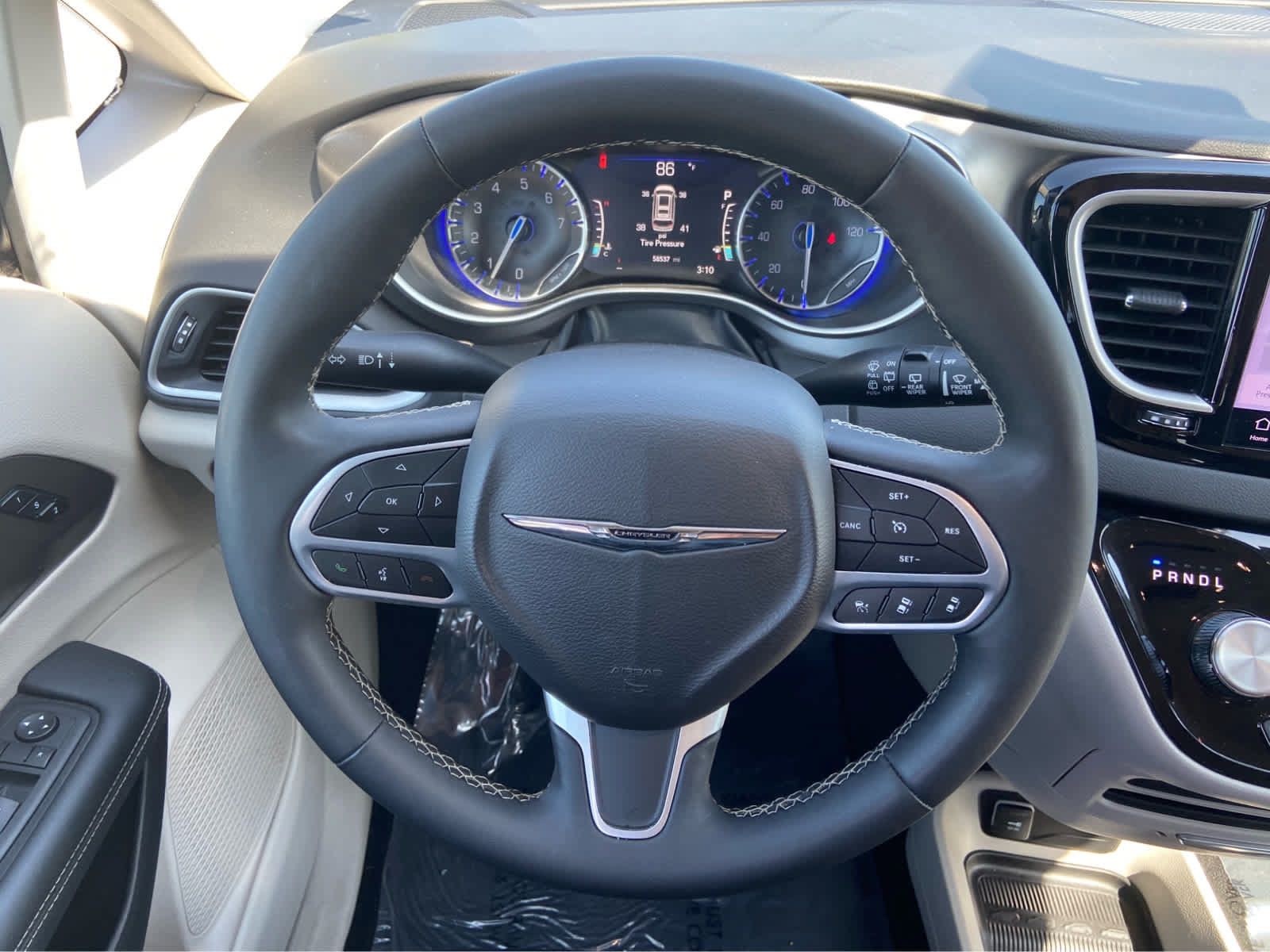 Used 2024 Chrysler Pacifica Touring-L FWD image 21