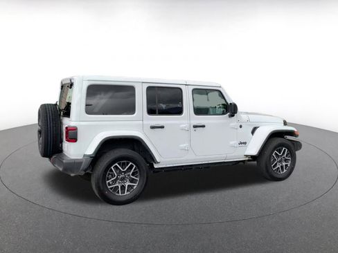 Used 2025 Jeep Wrangler Sahara image 15