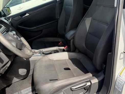 Used 2012 Volkswagen Jetta SE FWD image 9