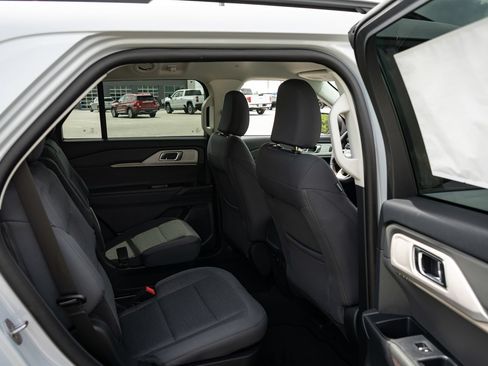 New 2026 Ford Explorer Active RWD image 21