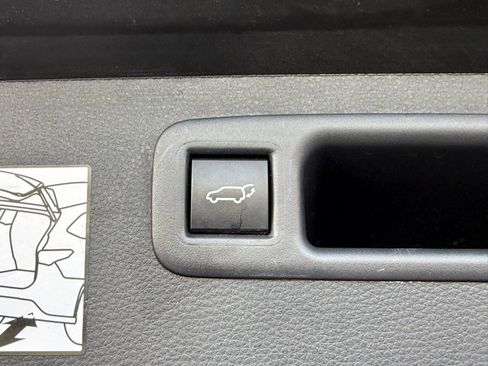 Used 2024 Toyota Highlander XLE image 17