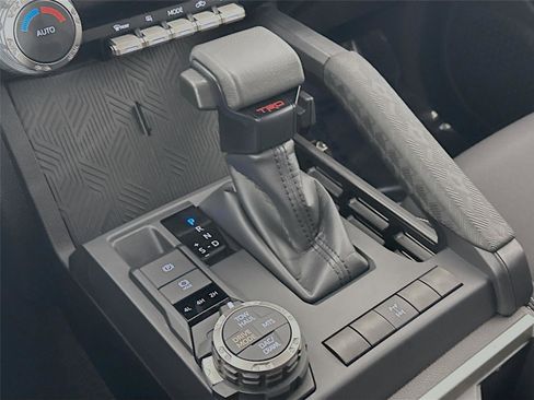 Used 2024 Toyota Tacoma TRD Off-Road image 28