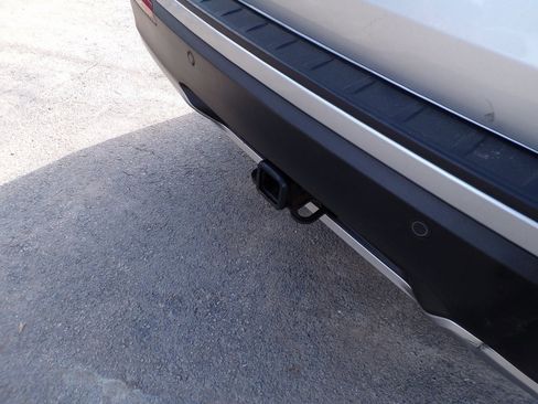 Used 2020 Ford Explorer XLT w/ Equipment Group 202A image 13