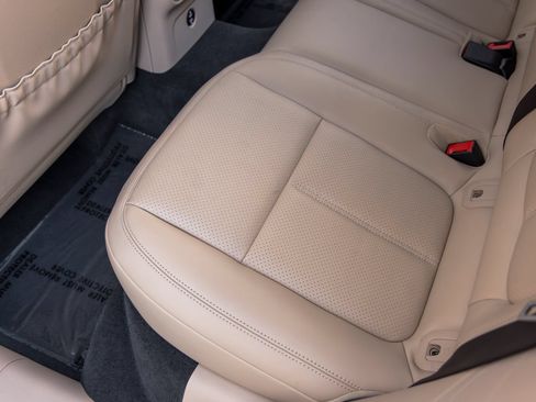 Certified 2026 Porsche Macan AWD/4WD image 42
