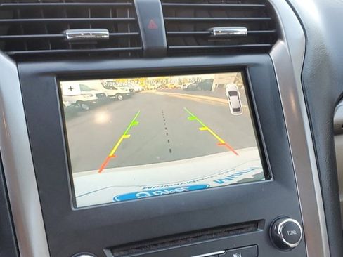 Used 2017 Ford Fusion SE w/ Fusion SE Technology Package image 28