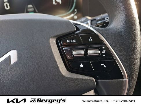 Certified 2025 Kia Niro LX image 26