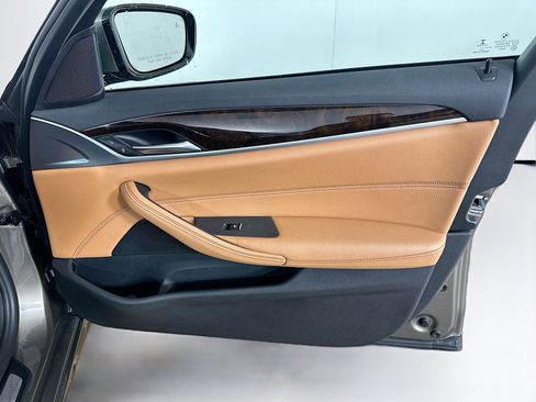 Used 2018 BMW 530i image 33