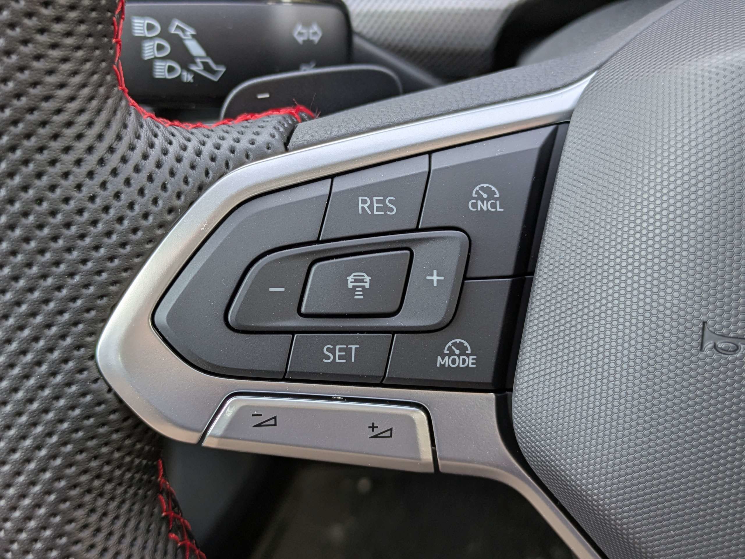 New 2026 Volkswagen GTI SE FWD image 22