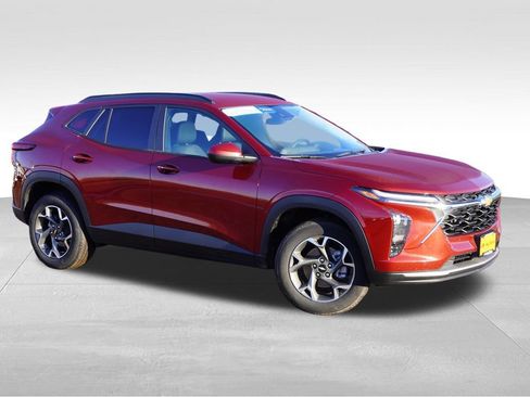 Certified 2024 Chevrolet Trax LT w/ Driver Confidence Package image 2