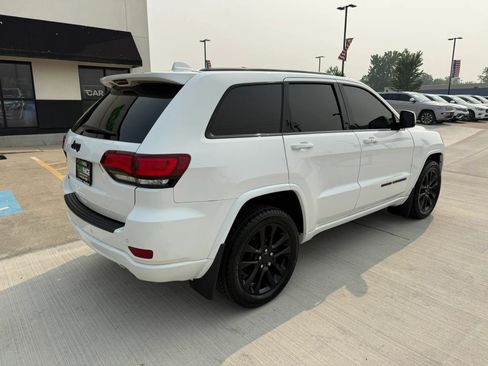 Used 2021 Jeep Grand Cherokee Laredo X AWD/4WD image 16