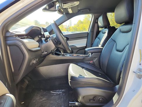 New 2026 Jeep Compass Limited image 9