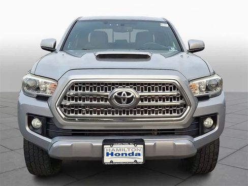 Used 2017 Toyota Tacoma TRD Sport image 28