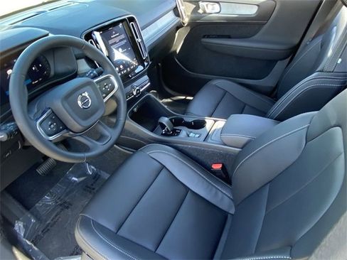 New 2026 Volvo XC40 B4 Core image 19