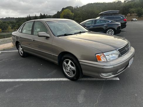 Used 1998 Toyota Avalon XLS image 4