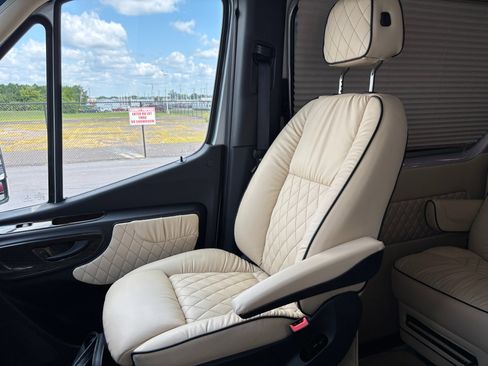 Used 2020 Mercedes-Benz Sprinter 2500 w/ Windows All Around Package image 41