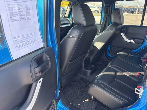 Used 2014 Jeep Wrangler Unlimited Sahara image 9