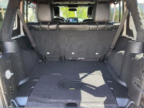 Used 2017 Jeep Wrangler Unlimited Rubicon image 10