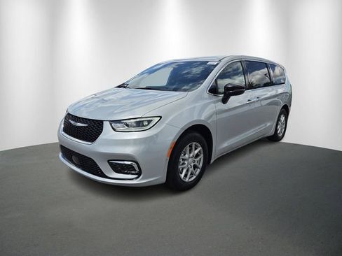 New 2026 Chrysler Pacifica Select image 2