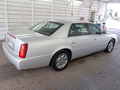 Used 2000 Cadillac De Ville w/ Comfort/Convenience Pkg FWD image 2