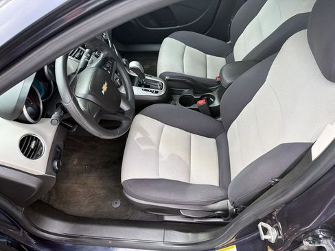 Used 2014 Chevrolet Cruze LS FWD image 8