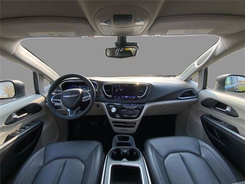 Used 2023 Chrysler Pacifica Touring-L FWD image 22