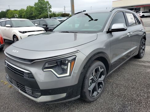 New 2025 Kia Niro SX Touring image 3