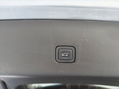 Certified 2023 Chevrolet Traverse RS image 35