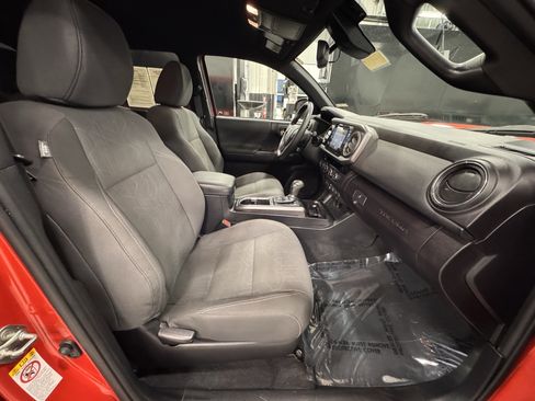 Used 2018 Toyota Tacoma TRD Sport image 24