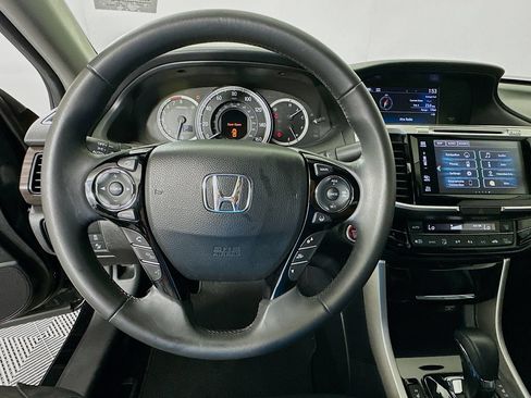 Used 2017 Honda Accord Touring image 11