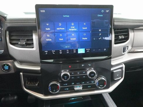 Used 2022 Ford Expedition XLT image 19