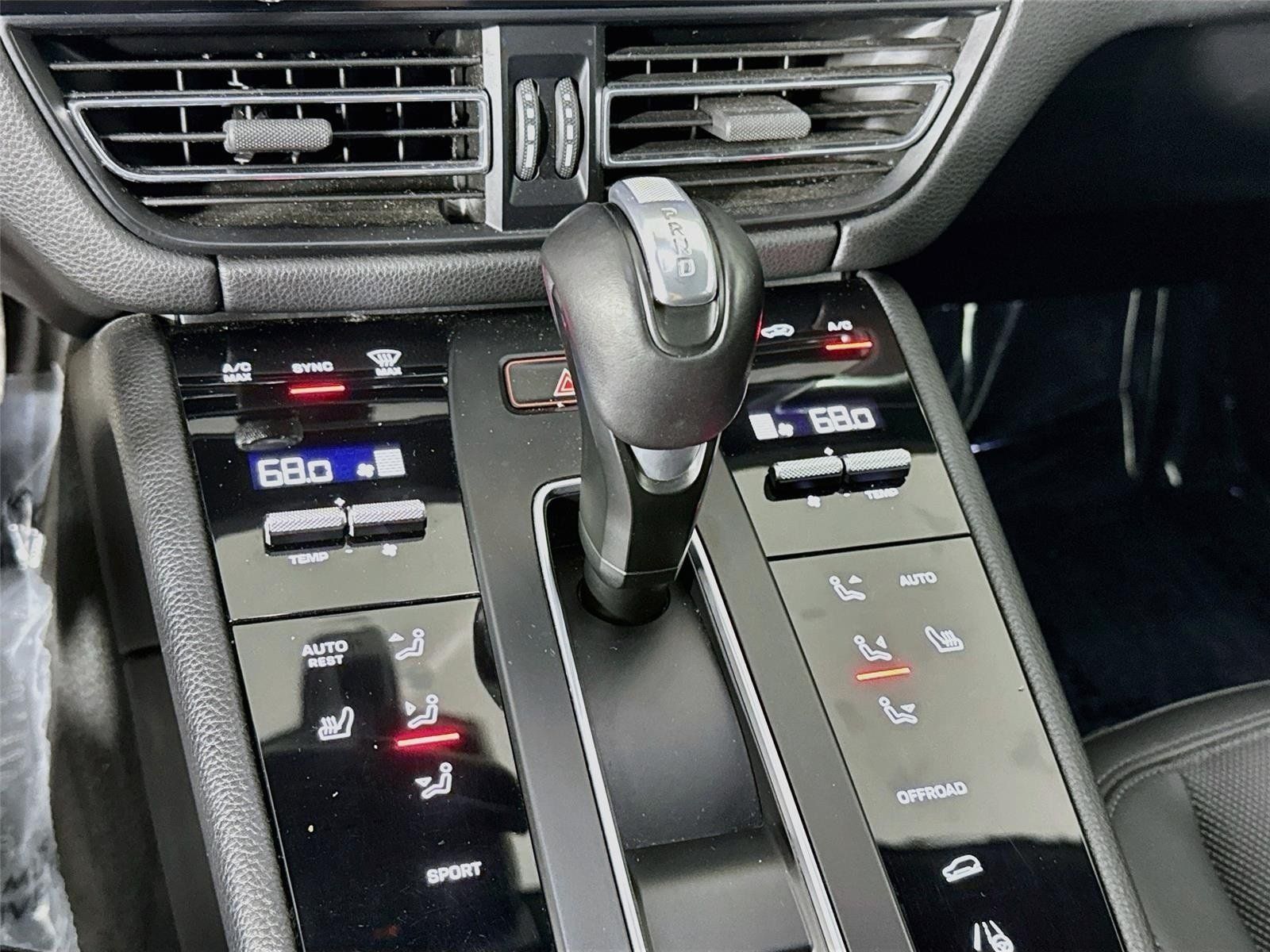 Used 2023 Porsche Macan AWD/4WD image 19
