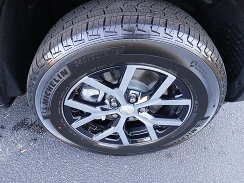 New 2025 Jeep Grand Cherokee L Limited image 21