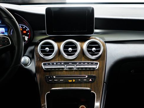 Used 2016 Mercedes-Benz GLC 300 4MATIC image 19