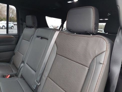 Used 2024 Chevrolet Suburban High Country image 45