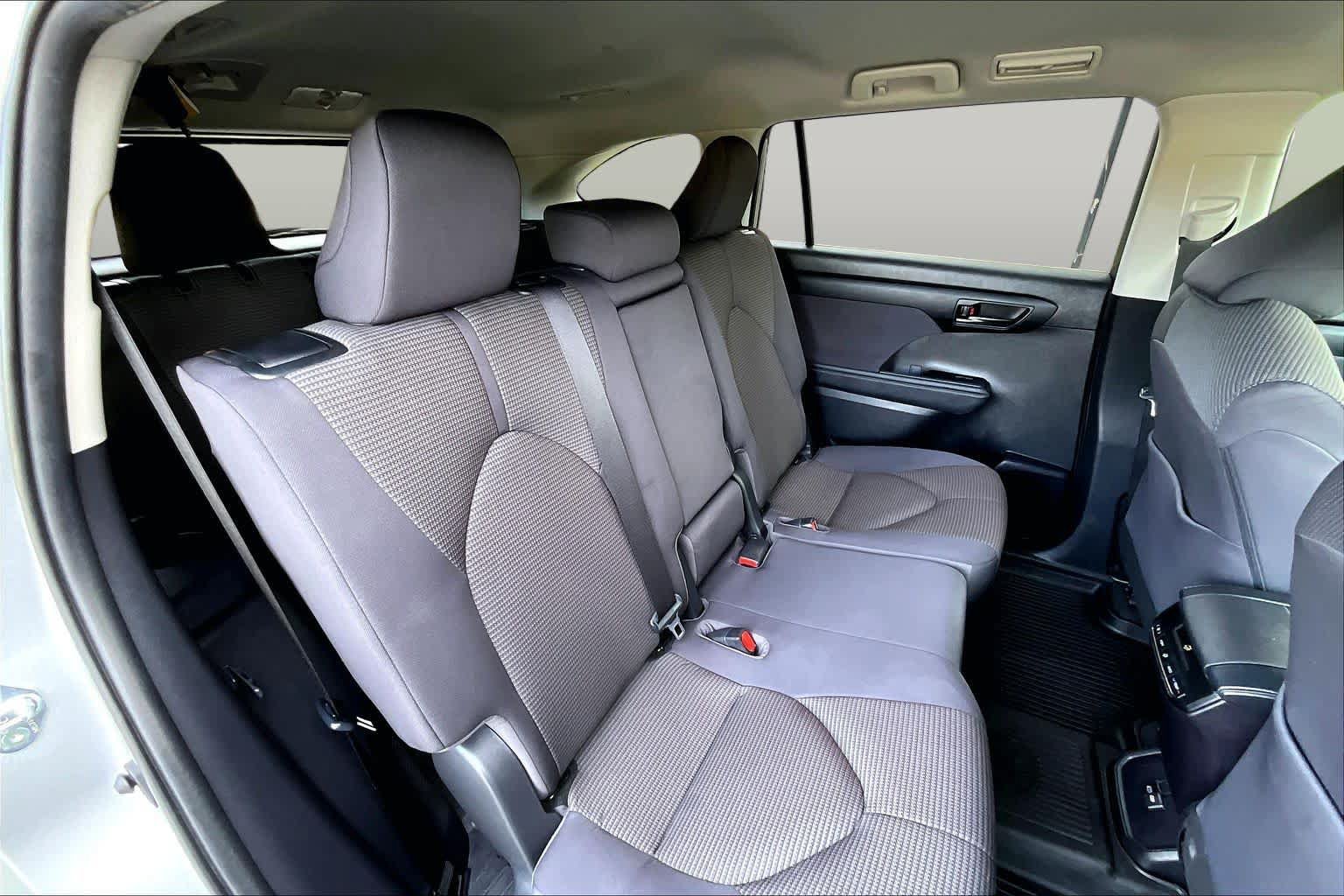 Used 2023 Toyota Highlander L FWD image 19