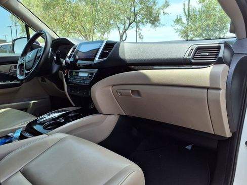 Used 2018 Honda Pilot Touring image 10