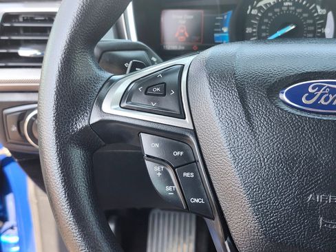 Used 2017 Ford Fusion SE w/ Fusion SE Technology Package image 29