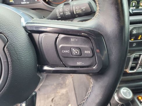 Used 2020 Jeep Wrangler Unlimited Sahara image 11