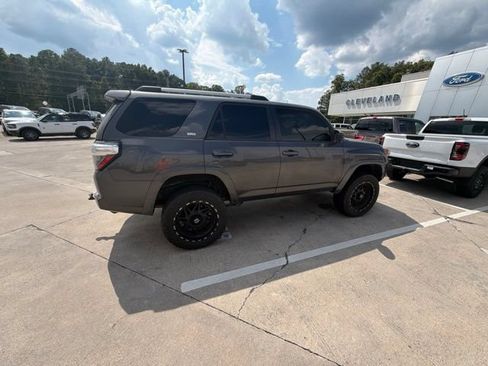 Used 2020 Toyota 4Runner SR5 AWD/4WD image 6