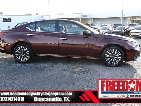 Used 2025 Nissan Altima 2.5 SV FWD image 6