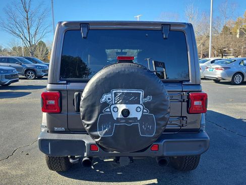 Used 2020 Jeep Wrangler Unlimited Sahara image 5