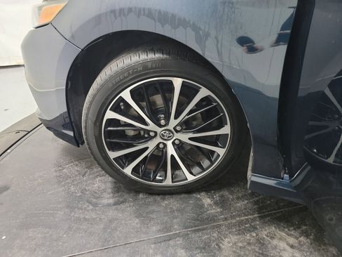 Used 2019 Toyota Camry SE image 29