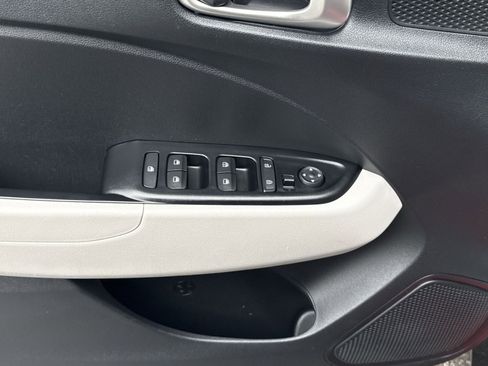 Used 2021 Hyundai Venue SEL w/ Cargo Package FWD image 15