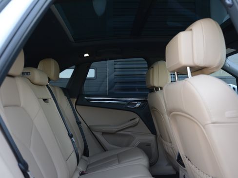 Certified 2026 Porsche Macan AWD/4WD image 35