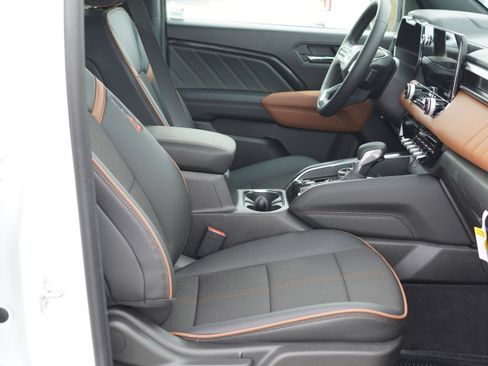 New 2025 GMC Canyon AT4 w/ Nightfall Edition image 23